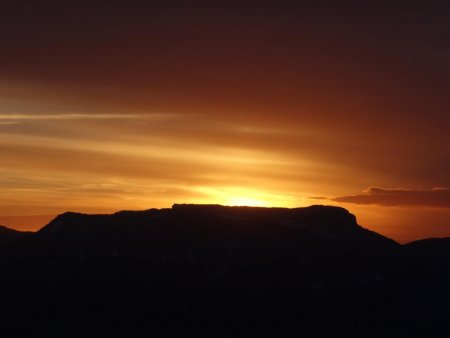 Le soleil s’est couché derrière le Mont Outheran.