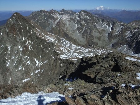 Vue sur le Rocher Badon et Belledonne nord, avec au fond le mont Blanc.
