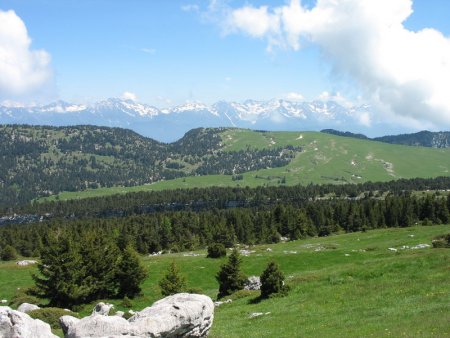 L’Alpe, la Croix de l’Alpe et la Chaîne de Belledonne