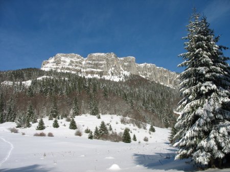 Mont Outheran (alt. 1.673 m)  vu depuis l’alpage
