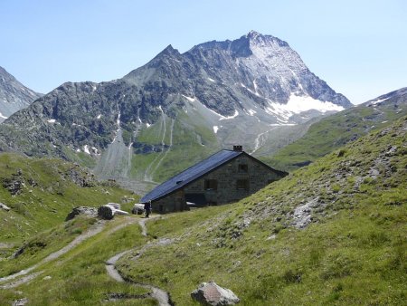 La cabane Chanrion (2642m)