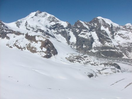 La Bernina à gauche, le Piz Morteratsch à droite