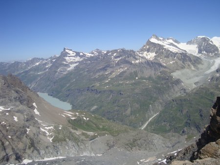 Le lac de Mauvoisin vu du sommet.
