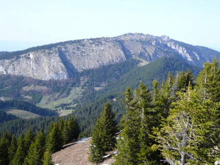 Grand Rocher du Nifflon et pointe d’Ireuse depuis le sommet.