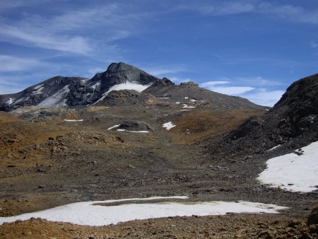 Le sommet vu du lac sans nom (vers 2930m).