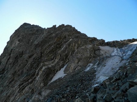 L’arête du Puy Gris et le reliquat de glacier sous la Selle du Puy Gris.