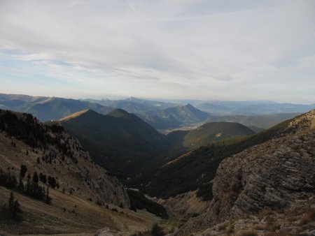 Dans la montée, vue vers les Alpes Maritimes