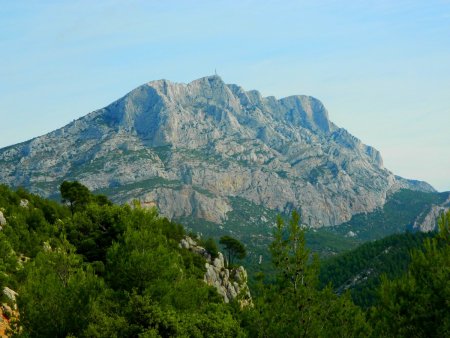 Zoom sur la Croix de Provence.