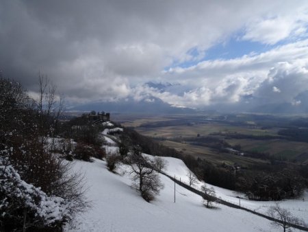 Le château de Miolans et la plaine de l’Isère