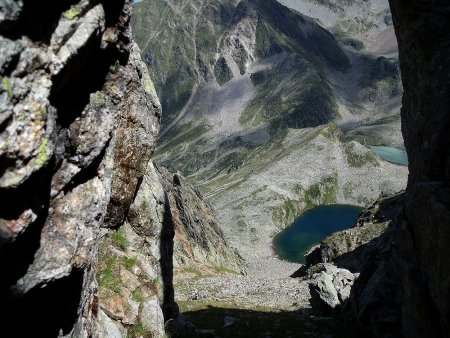 Lacs de la Valloire au travers d’une brèche