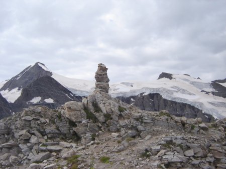 Au sommet. L’Albaron et toute la frange de séracs qui alimentent le Glacier Inférieur du Vallonnet.