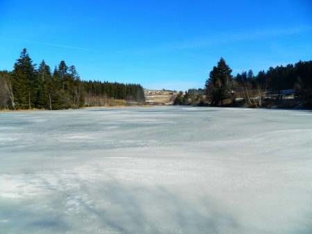 Premier étang de Prélager gelé.