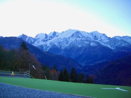 Pleine Joux : le Mont Blanc avant le lever du soleil