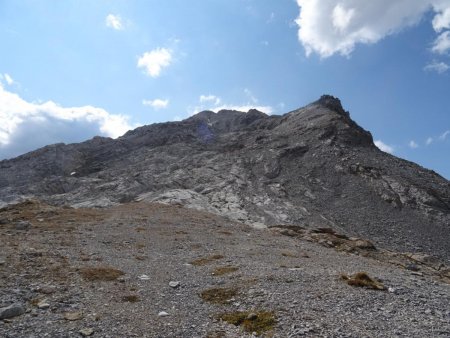 Le Grand Tuf de la Grassaz (2996m). A sa gauche une voie d’accès à la Pointe de la Vallaisonnay 