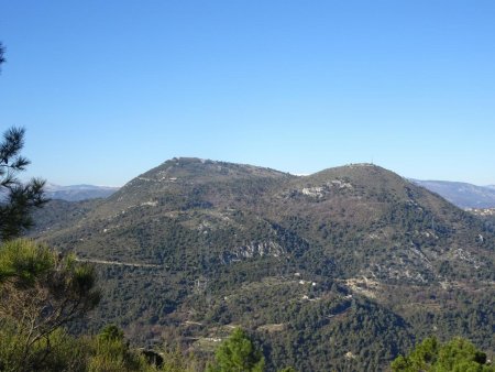 Vue du Mont Bordinas : Mont Chauve d’Aspremont et Mont Chauve de Tourrette