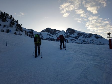 L’approche commence par les pistes de ski