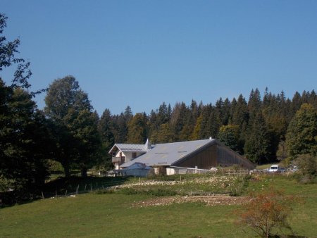 La ferme auberge de la Petite Echelle, ouvert aussi l’hiver (accessible uniquement en raquettes).