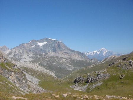 Mont Pourri (à gauche) et Mont-Blanc (à droite).