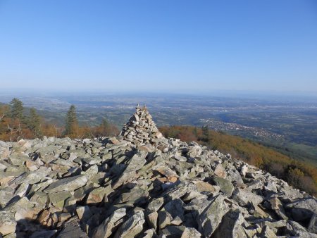 Au sommet du Chirat Rochat, vue sur la vallée du Rhône.