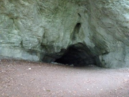 Porche inférieur des grottes de Bange