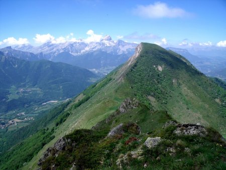Dans la pente raide des Cloutous, le Col d’Aspre et la montée vers Roche Courbe