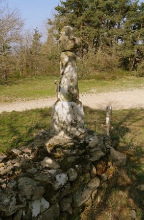 Croix en pierre de Bel-Air.