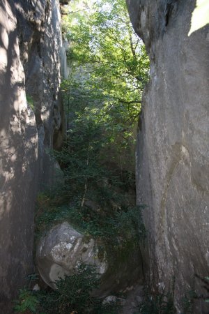 Le rocher qui barre l’accès au Jardin du Roi