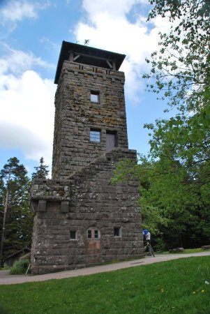 Tour d’observation à l’arrivée au sommet du Teufelsmühle