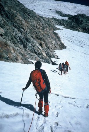 Descente de la Brèche de l’Olan, avant de remonter  vers le petit glacier supérieur.