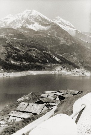 Dôme de la Sache dans les années 1960, vu de la route du Saut.