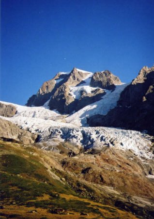 Vue sur le glacier de la Lée Blanche depuis le refuge Elisabetta