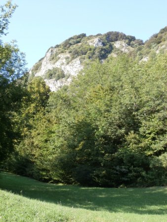 Le mont de la Charvaz, au début de la traversée.