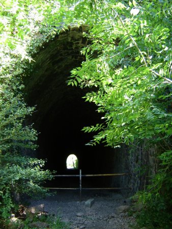 Le tunnel vu dans le rétroviseur.