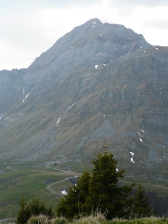 Charvin et col de l’Arpettaz depuis le sommet.