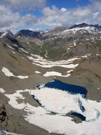 Le lac du Fond vu de la Pointe des Fours (3072m).
