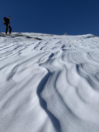 Le vent à sculpté la neige