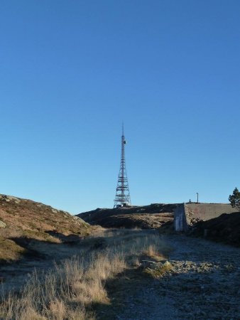 La grande antenne au sommet de Rundemanen