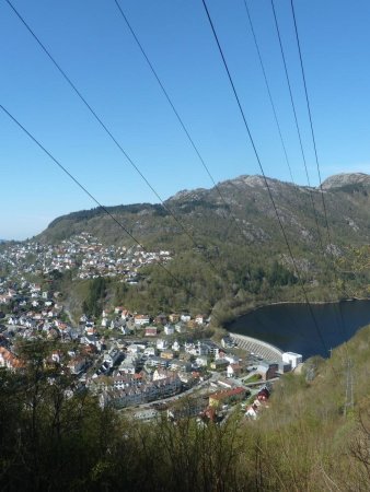 En redescendant sur Bjørndalen vue sur Svartediket et son barrage.