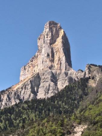 Le Mont-Aiguille depuis Trézanne.