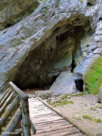 Grotte de Môtiers
