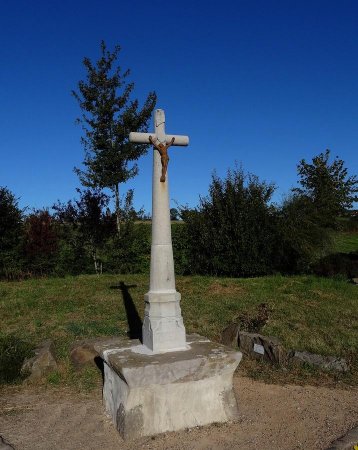 La Croix des Hommes Morts, restaurée après un accident de la route.