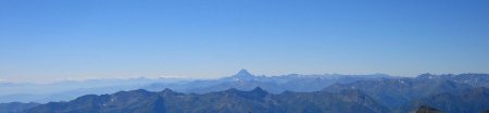 Le Mont Viso : une montagne isolée. Vue du Nord