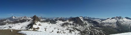 En haut de l’Ouille Noire, panorama sur la haute Tarentaise, Grand Paradis, Mont Blanc, Valais....