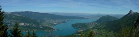 Le lac d’Annecy depuis un point de vue proche du col de la Rochette