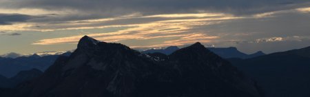 soleil couchant sur le Mont Colombier