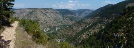 Les Gorges du Tarn en descendant dans le Cirque de St-Chély