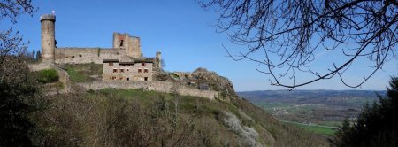Le château de Rochebaron et la plaine.