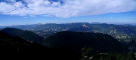 Panorama sur la Vallée de la Drôme et les Trois Becs à l’ouest