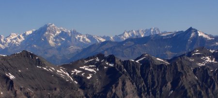 Le Mont Blanc, la Dent du Géant, les Grandes Jorasses et la Grande Sassière.