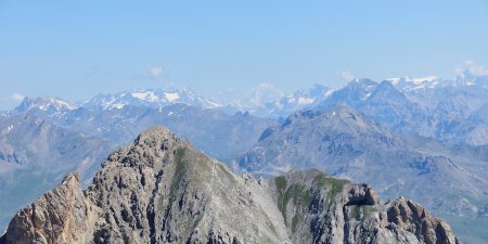 Belvédère au sommet : Thabor, Vanoise. Au loin le Mont Blanc